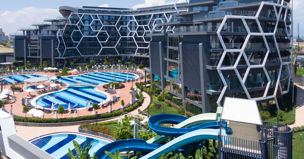 Zwembad met glijbanen van Bosphorus Sorgun Hotel in Side, Turkije foto 1